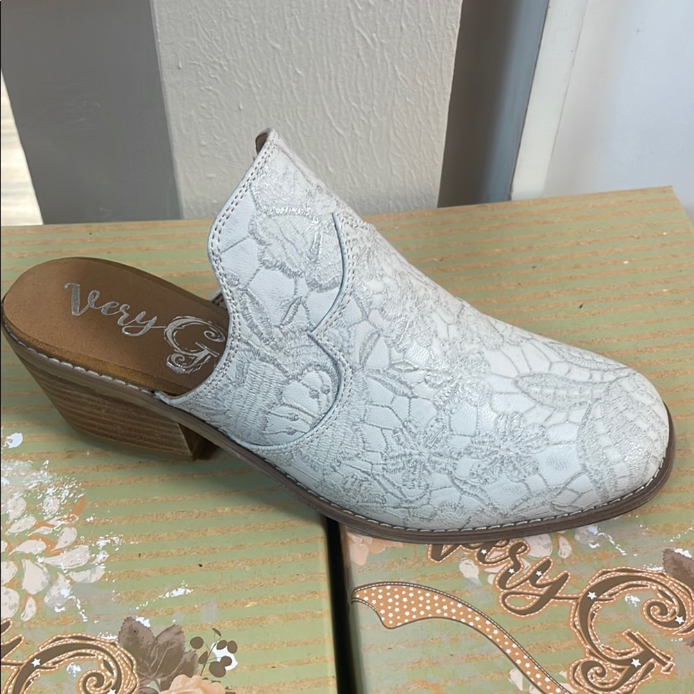 Very G Women's White Slip-On Mules